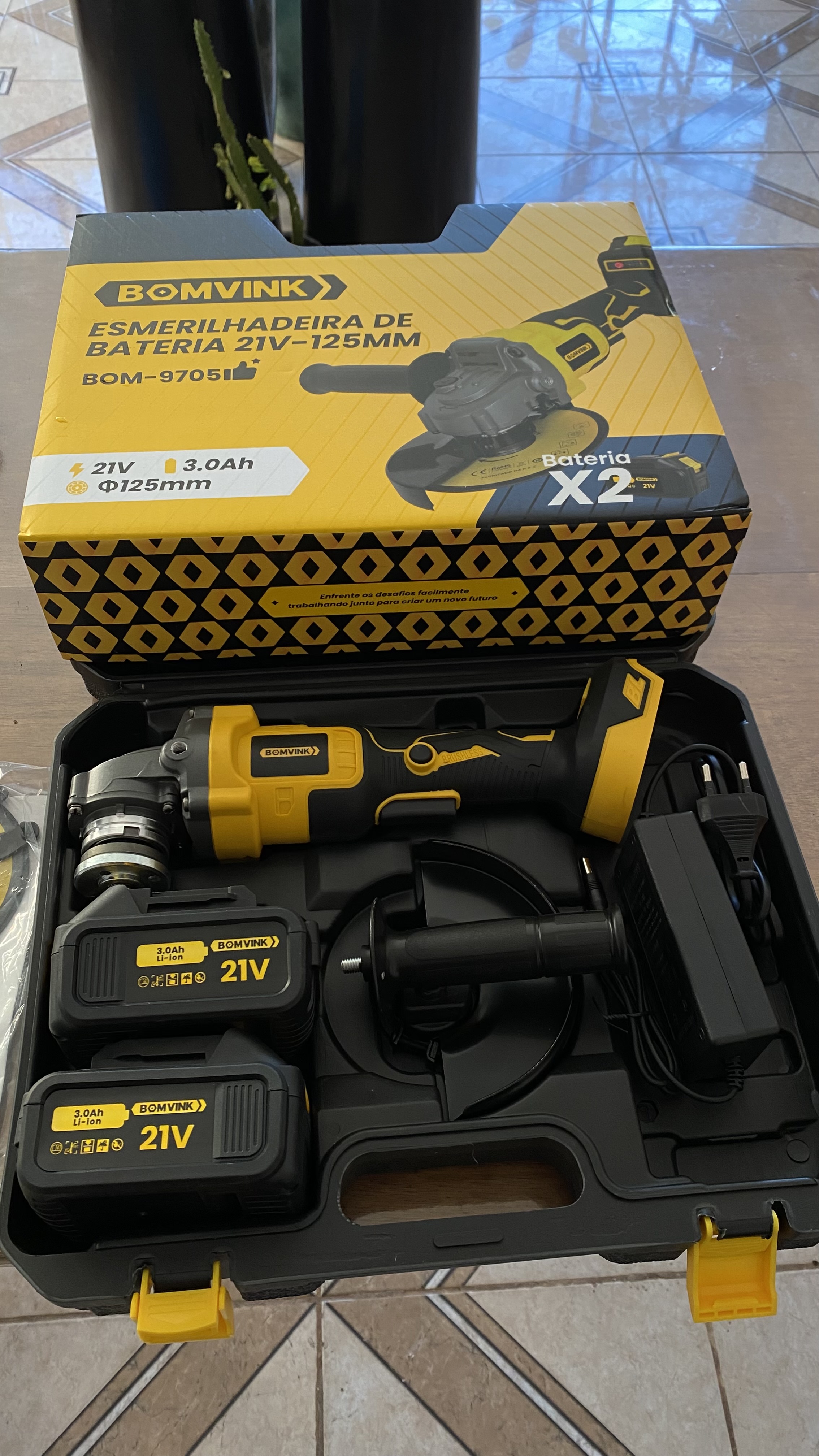 AMOLADORA BOMVINK 21V